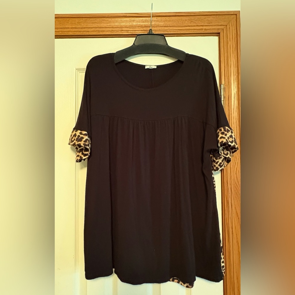 Women’s Flowy Top